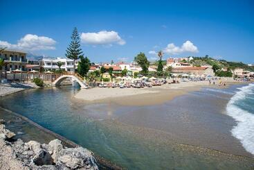 هتل Kalyves Beach