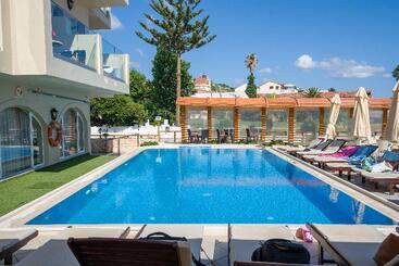 Hotel Kalyves Beach