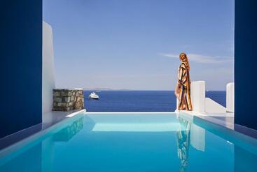Kouros Hotel & Suites
