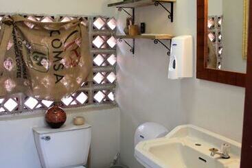 هتل La Ronda Downtown Hostel