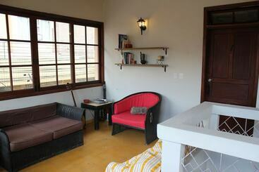 هتل La Ronda Downtown Hostel