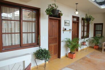 هتل La Ronda Downtown Hostel