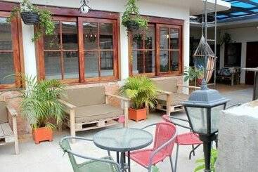 هتل La Ronda Downtown Hostel