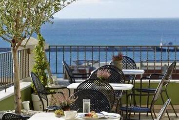 هتل Mediterranean Palace