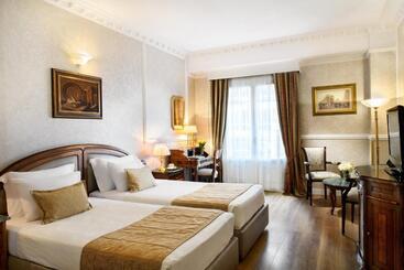 هتل Mediterranean Palace