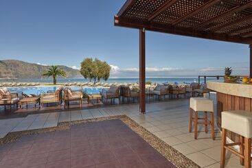 هتل Pilot Beach Resort