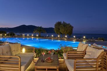 هتل Pilot Beach Resort