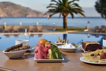 هتل Pilot Beach Resort