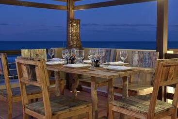 هتل Pilot Beach Resort