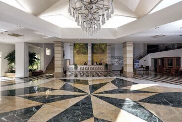 هتل Pilot Beach Resort