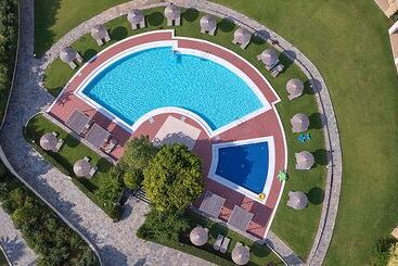 هتل Pilot Beach Resort
