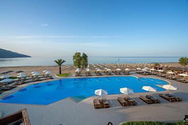 هتل Pilot Beach Resort