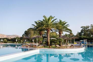 هتل Pilot Beach Resort