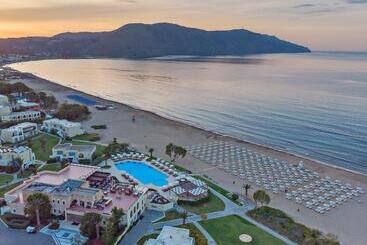 هتل Pilot Beach Resort