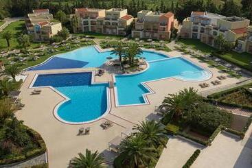 هتل Pilot Beach Resort