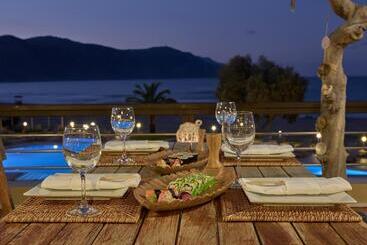 هتل Pilot Beach Resort
