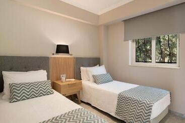 هتل Pilot Beach Resort
