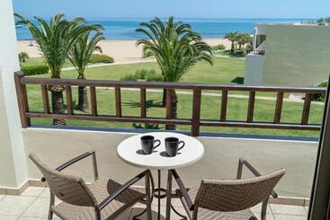 هتل Pilot Beach Resort