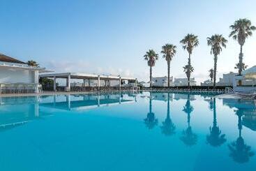 هتل The Aeolos Beach