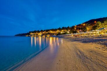 هتل Tosca Beach