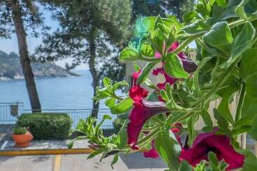 هتل Tosca Beach