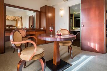 هتل Zante Park Resort & Spa, Bw Premier Collection