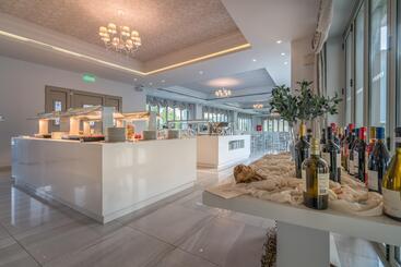 هتل Zante Park Resort & Spa, Bw Premier Collection
