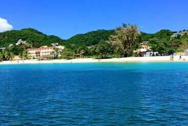 استراحتگاه Allamanda Beach