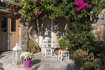 Zefi Hotel & Suites
