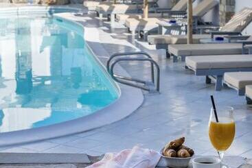 Zefi Hotel & Suites