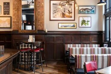 هاستل Publove @ The Rose & Crown