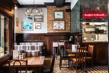 هاستل Publove @ The Rose & Crown