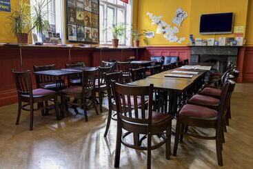 Kinlay House Hostel