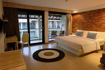 هتل Away Bali Legian Camakila Resort