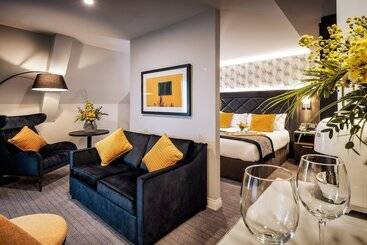 هتل Camden Court