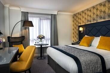 בית מלון כפרי Camden Court