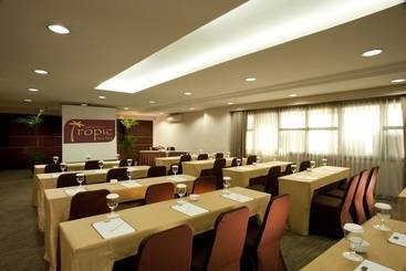 هتل Grand Tropic Suites