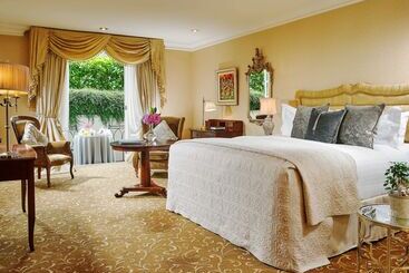هتل Hayfield Manor