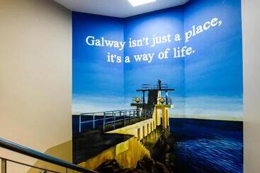 هتل Kinlay Hostel Eyre Square