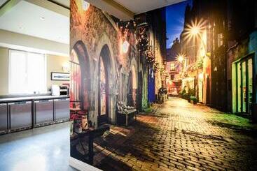 هتل Kinlay Hostel Eyre Square