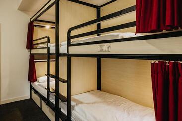 هتل Kinlay Hostel Eyre Square