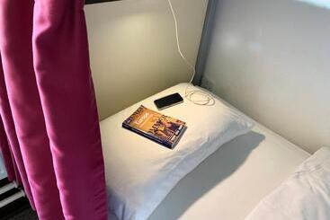 هتل Kinlay Hostel Eyre Square
