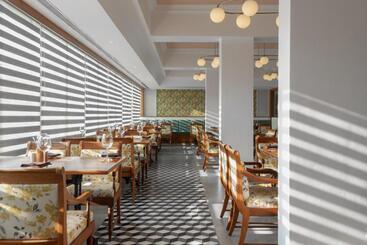 هتل The Avenue Regent