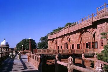 هتل Welcomheritage Bal Samand Lake Palace