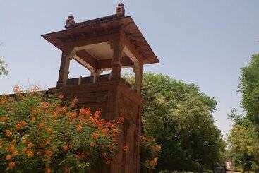 هتل Welcomheritage Bal Samand Lake Palace