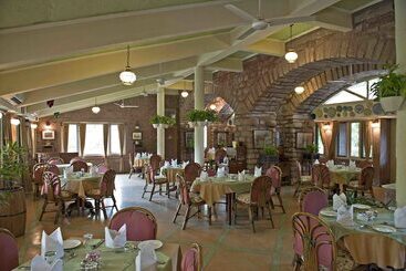 هتل Welcomheritage Bal Samand Lake Palace