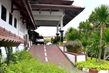 هتل Bahari Inn Tegal