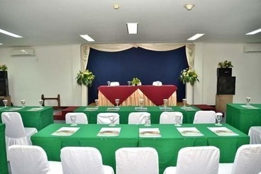 هتل Bahari Inn Tegal