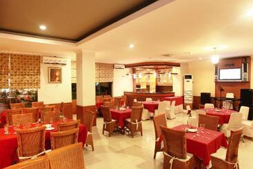 هتل Horison Plaza Tegal