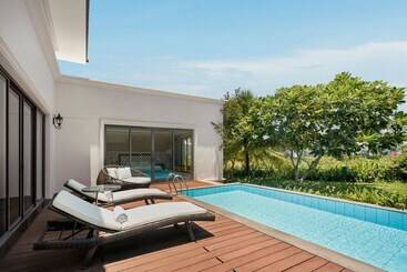 هتل Nha Trang Marriott Resort & Spa, Hon Tre Island